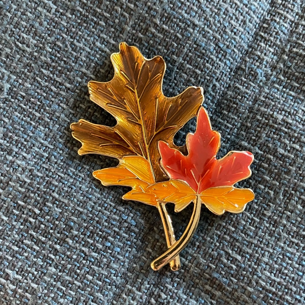 Vintage Anne Klein fall leaves enamel brooch pin red, orange & brown gold toned